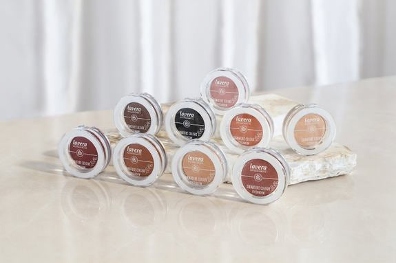 Welcher Lidschatten passt zu mir? Der lavera Eyeshadow-Guide für jede Augenfarbe