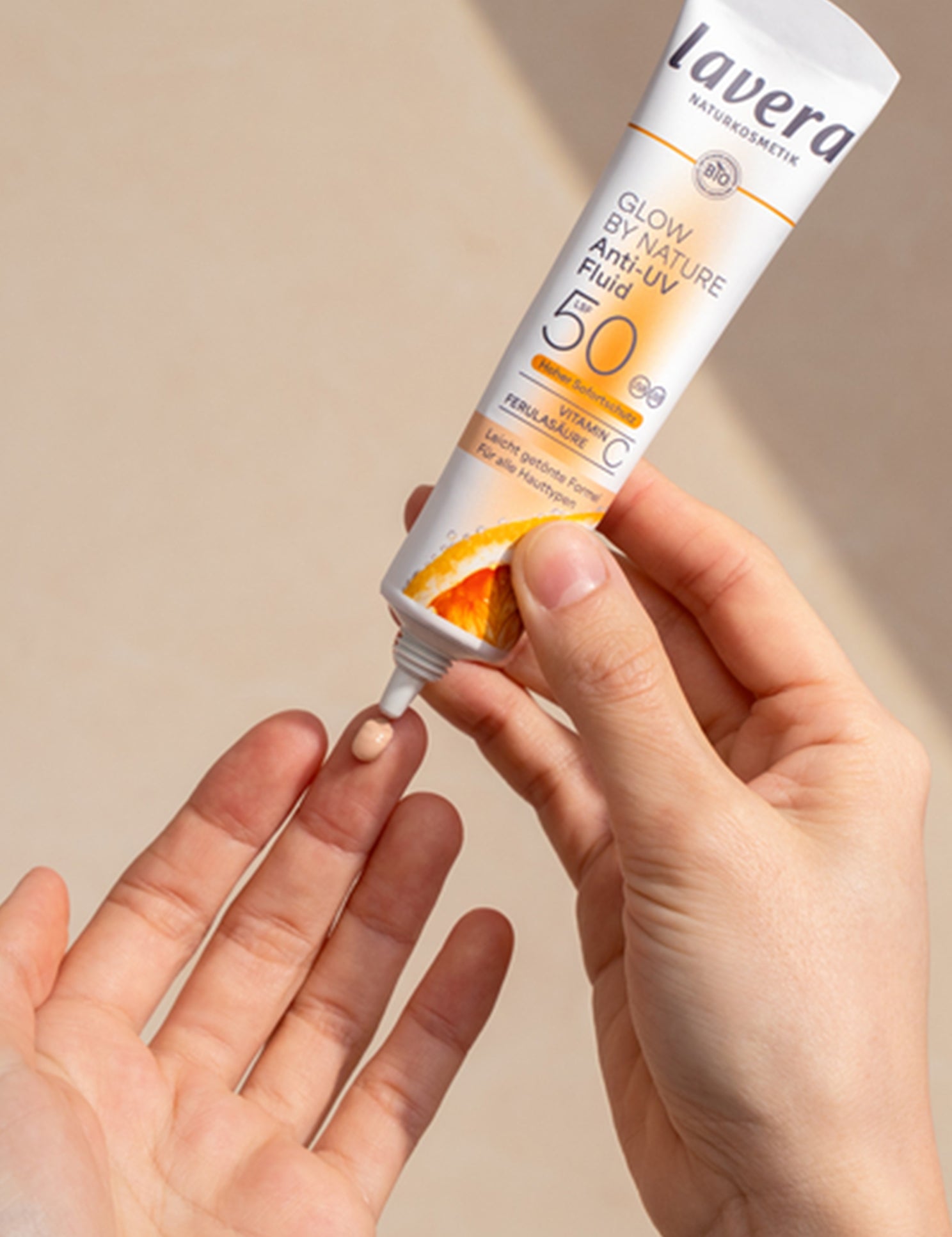 lavera Glow by Nature Fluide Solaire Anti-UV SPF 50 lors de l'application