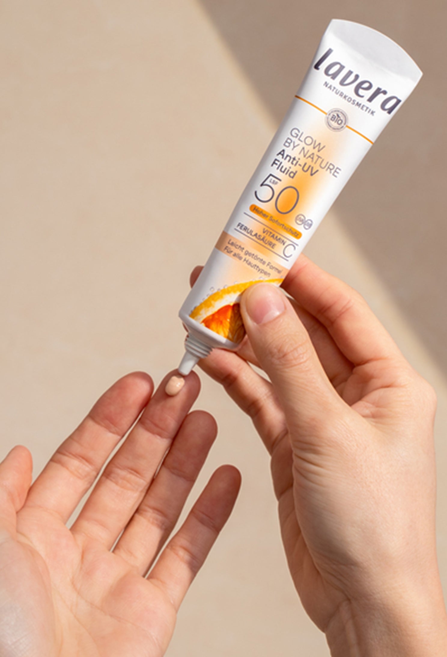 lavera Glow by Nature Fluide Solaire Anti-UV SPF 50 lors de l'application