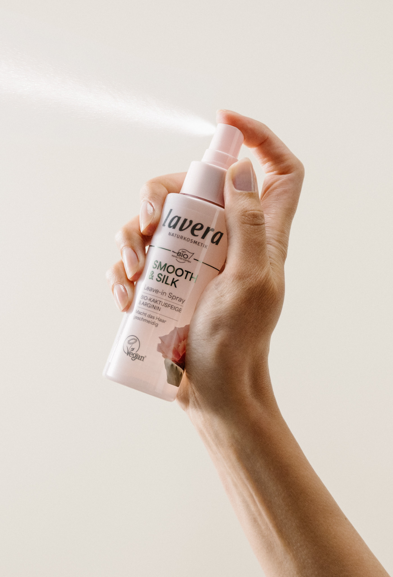 lavera Leave In Spray Smooth & Silk lors de l'application
