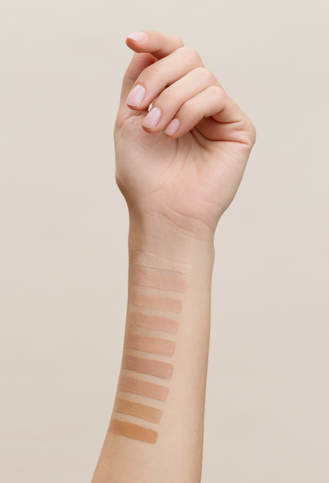 lavera Hyaluron Liquid Foundation -Cool Beige 4.5- lors de l'application