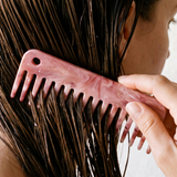 lavera Peigne cheveux – Sunrise Dream lors de l'application
