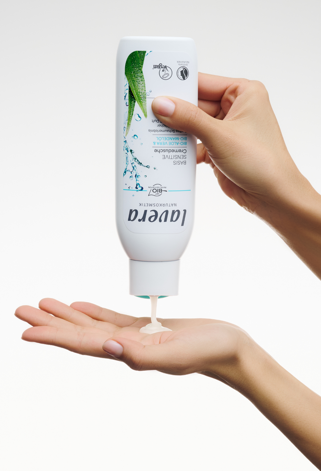 lavera Crème Douche basis sensitive lors de l'application