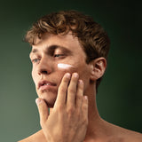 lavera Men sensitive Feuchtigkeitscreme lors de l'application