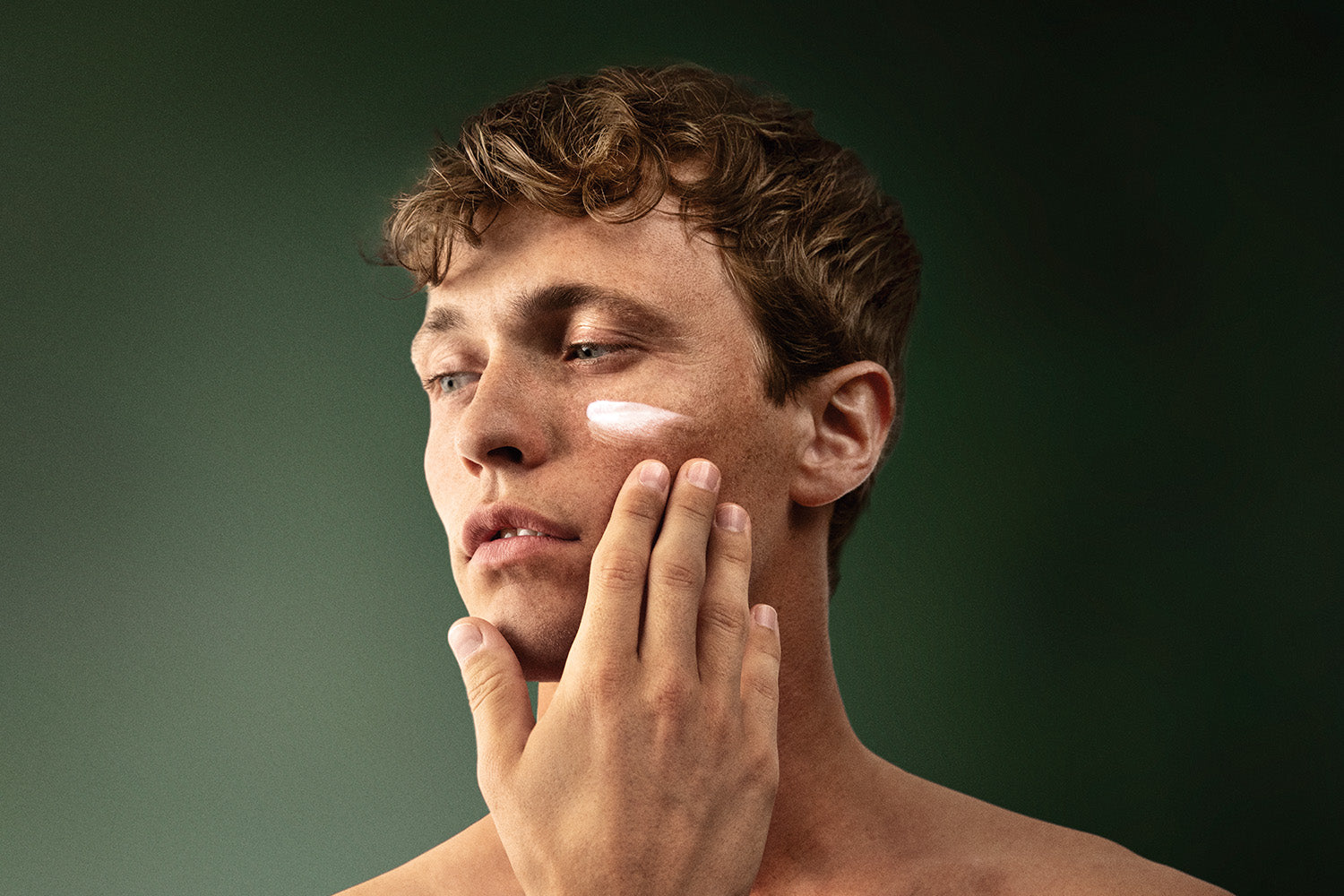 lavera Men sensitive Feuchtigkeitscreme lors de l'application