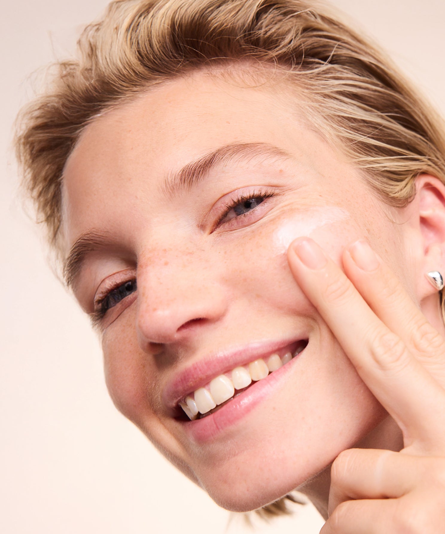 lavera basis sensitive Anti-Ageing Night Cream Q10 during application
