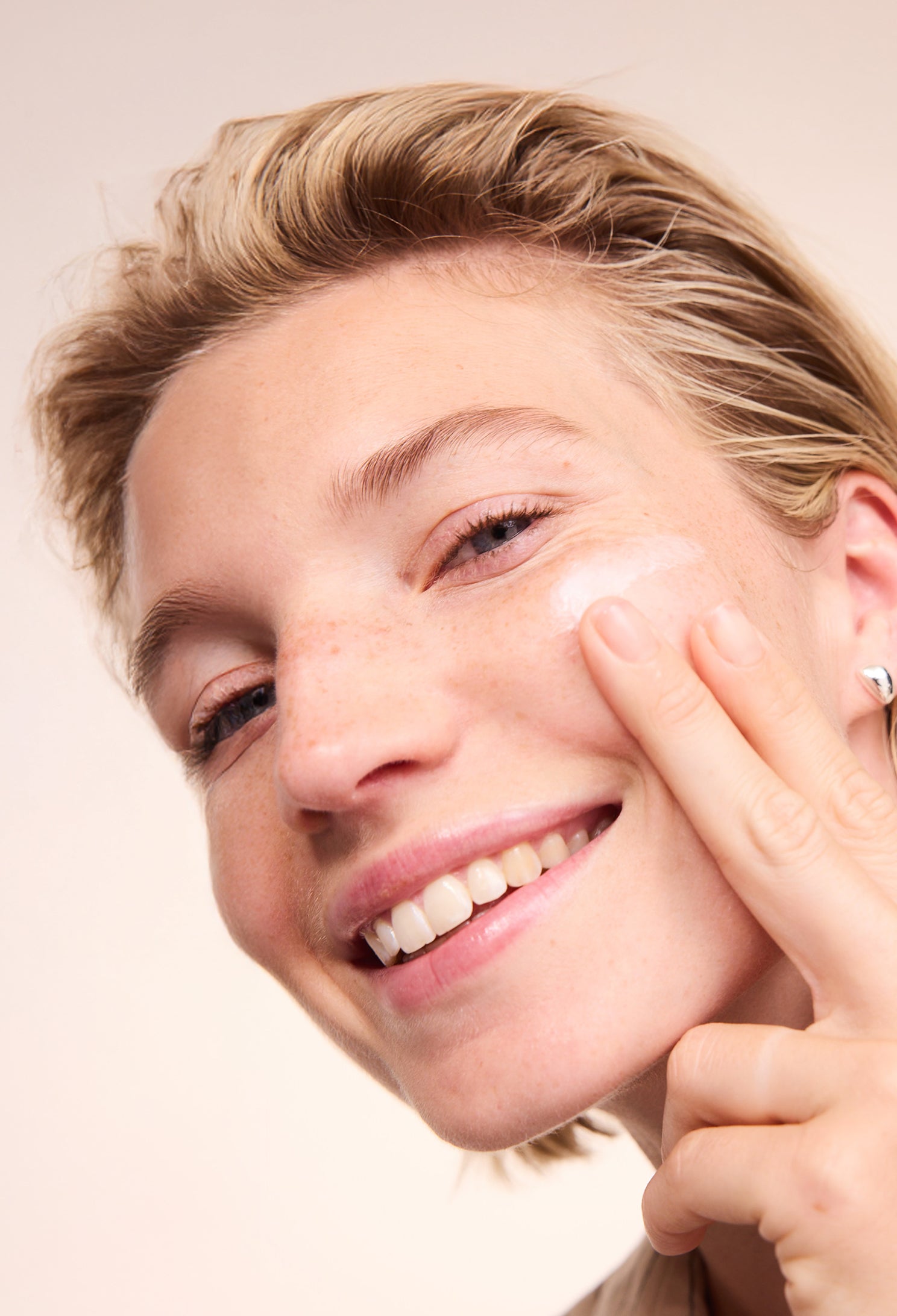 lavera basis sensitive Anti-Ageing Night Cream Q10 during application