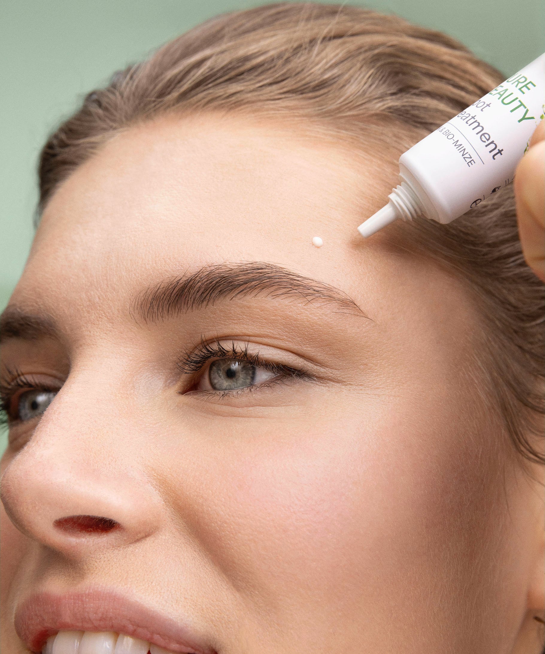 lavera Pure Beauty Spot Treatment lors de l'application