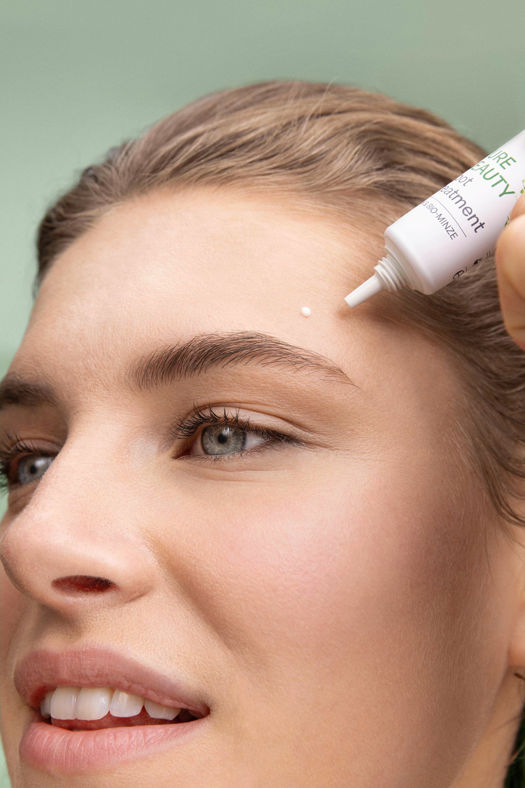 lavera Pure Beauty Spot Treatment lors de l'application