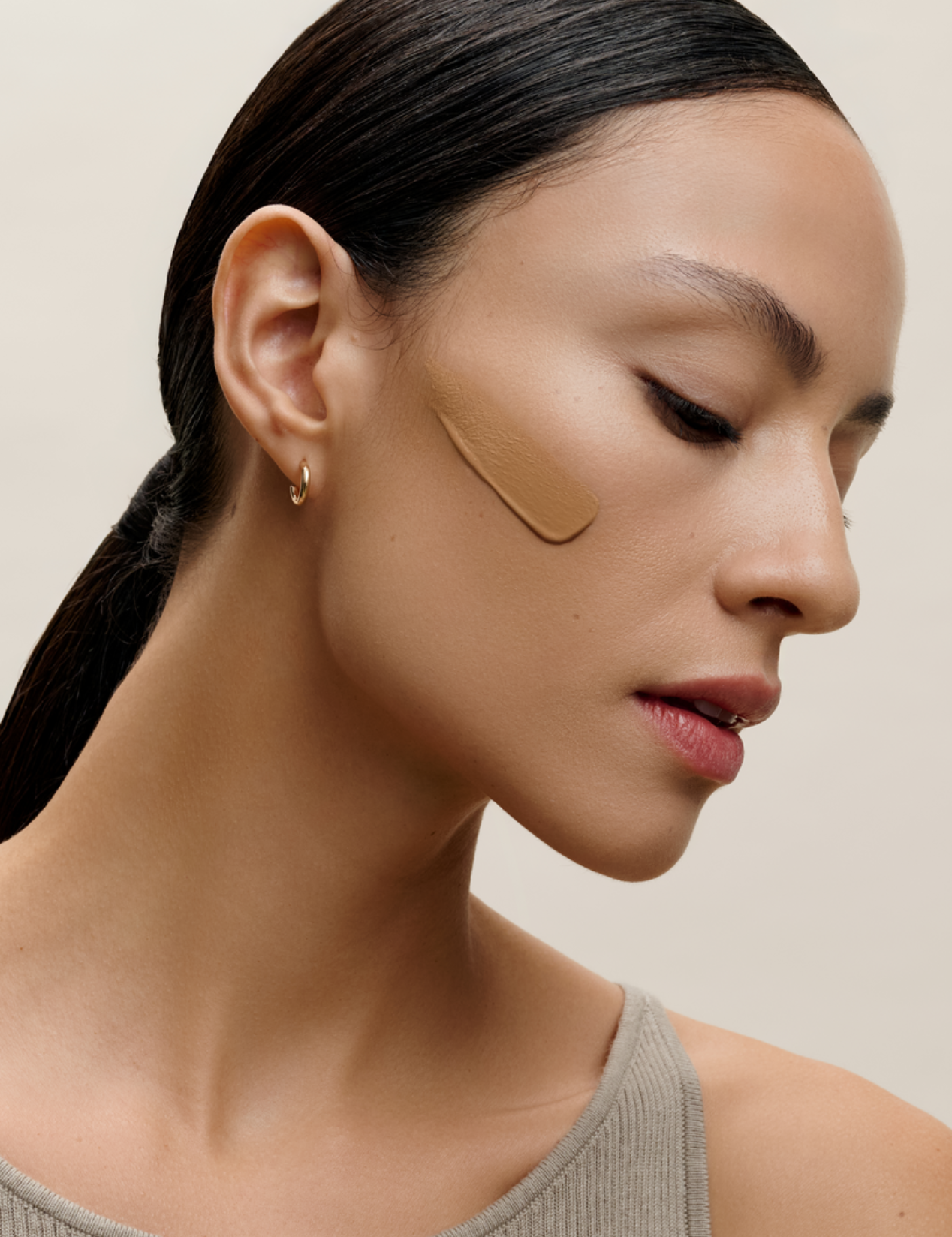 lavera Hyaluron Liquid Foundation -Golden Sand 07- during application