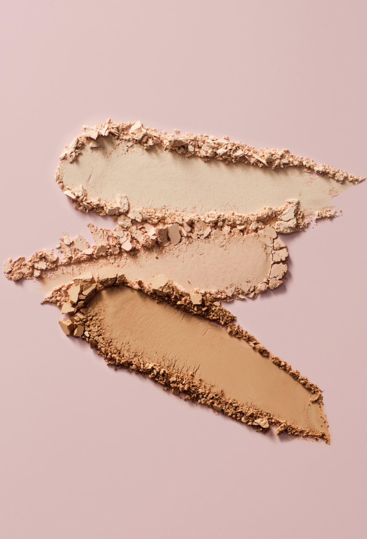 lavera Satin Compact Powder -Medium 02- in der Anwendung