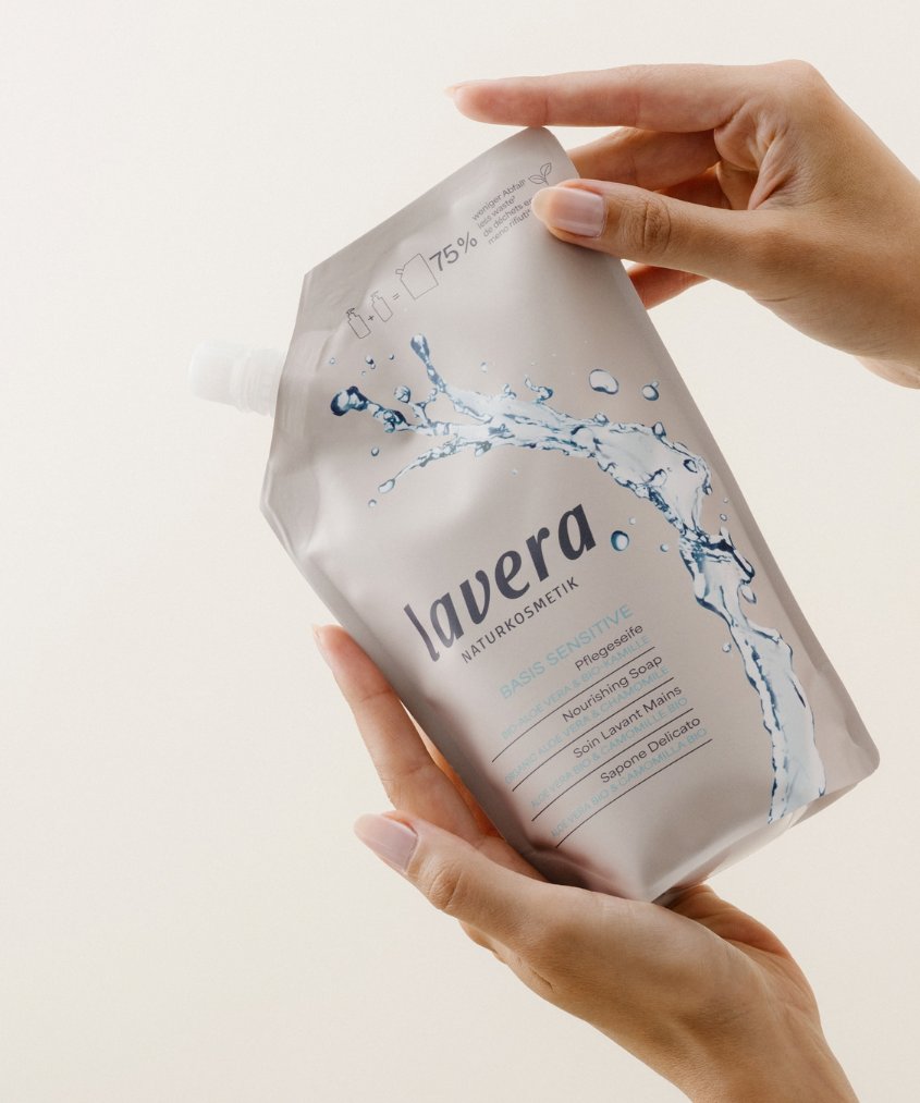 lavera Recharge souple de savon liquide soin basis sensitive lors de l'application