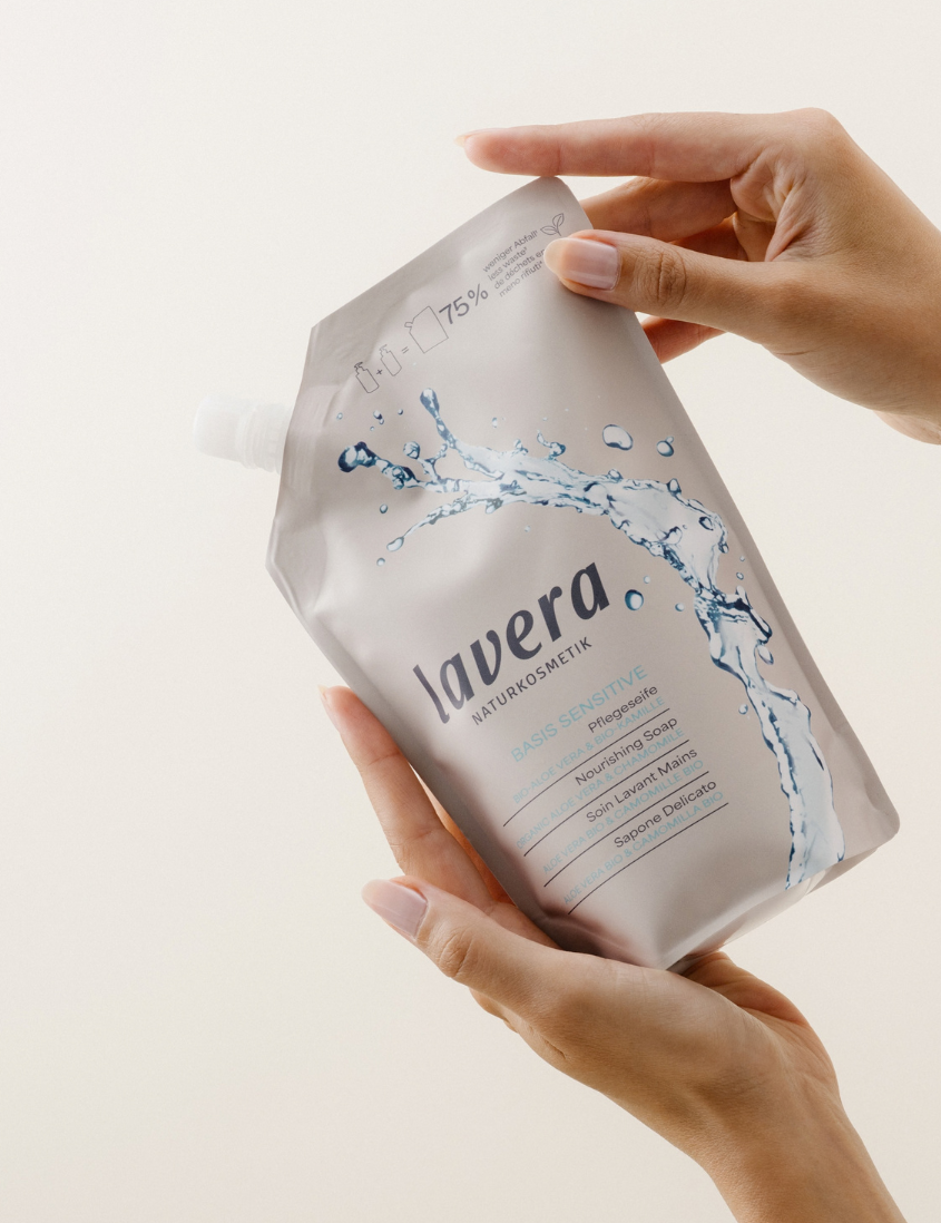 lavera Recharge souple de savon liquide soin basis sensitive lors de l'application