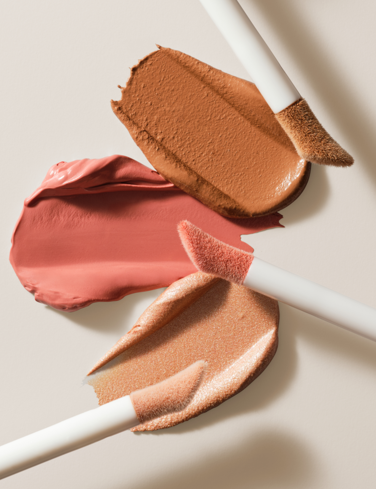 lavera Liquid Glow & Contour -Liquid Blush 02- lors de l'application
