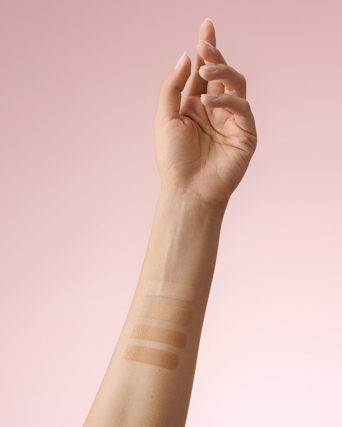 lavera Cream to Powder Foundation -Medium 1.2- in der Anwendung
