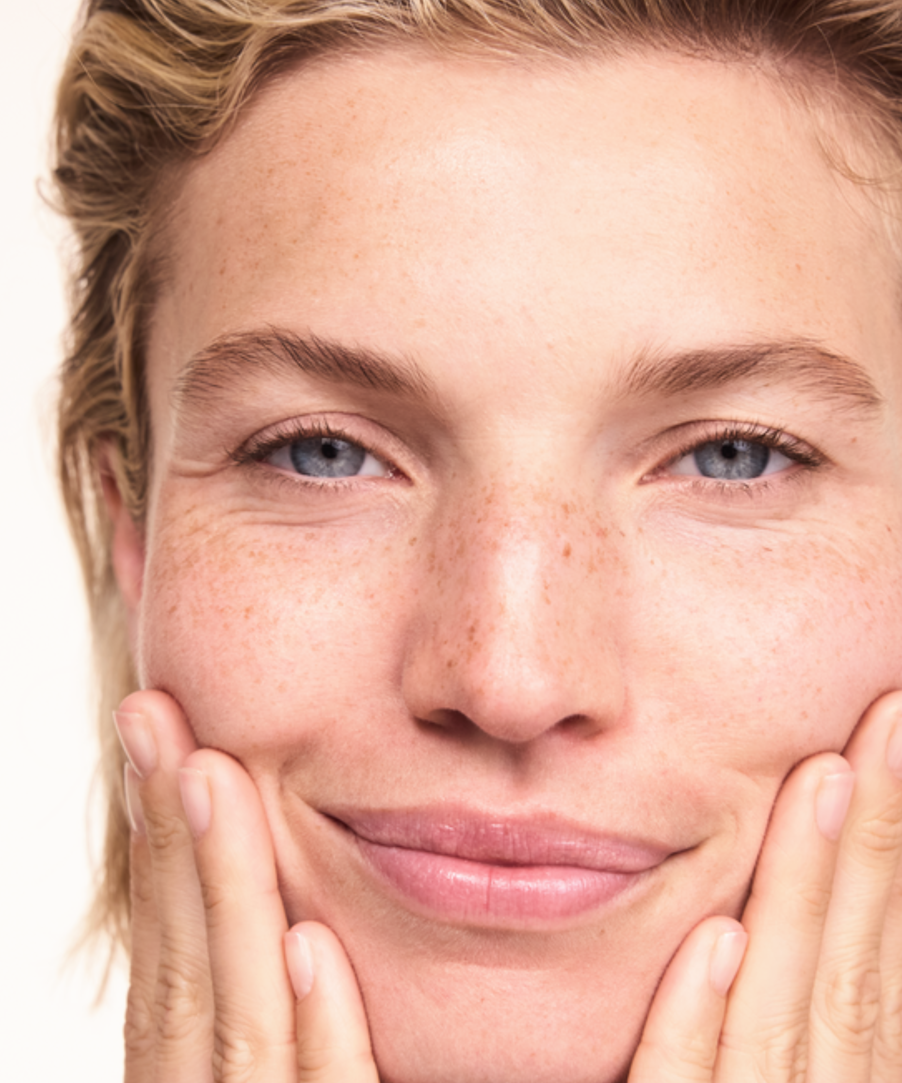 lavera basis sensitive Reinigungsmilch lors de l'application