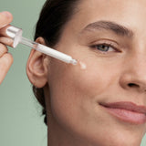 lavera Pure Beauty Serum lors de l'application