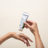 lavera basis sensitive Handcreme during application
