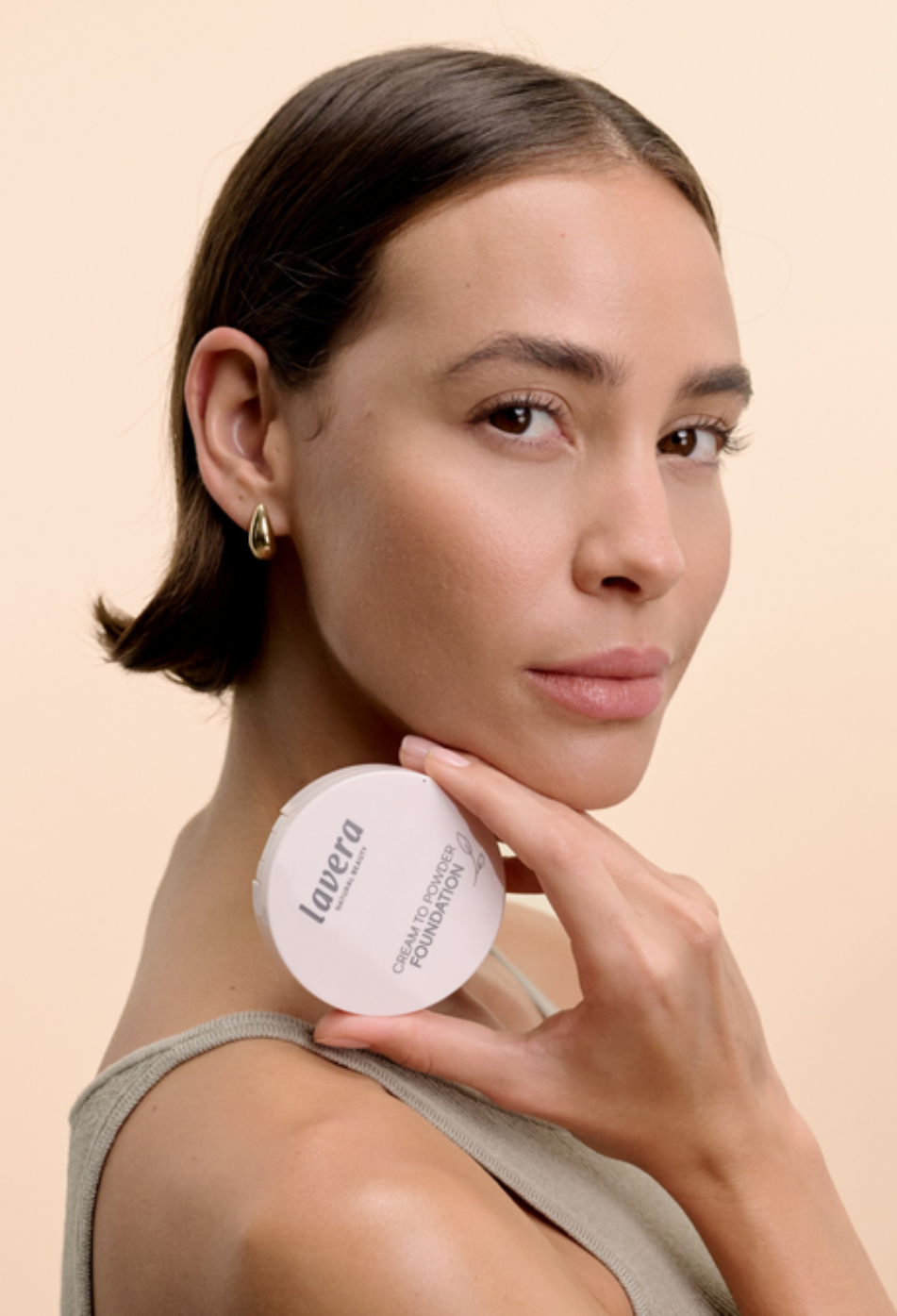 lavera Cream to Powder Foundation -Medium Tanned 1.8- during application