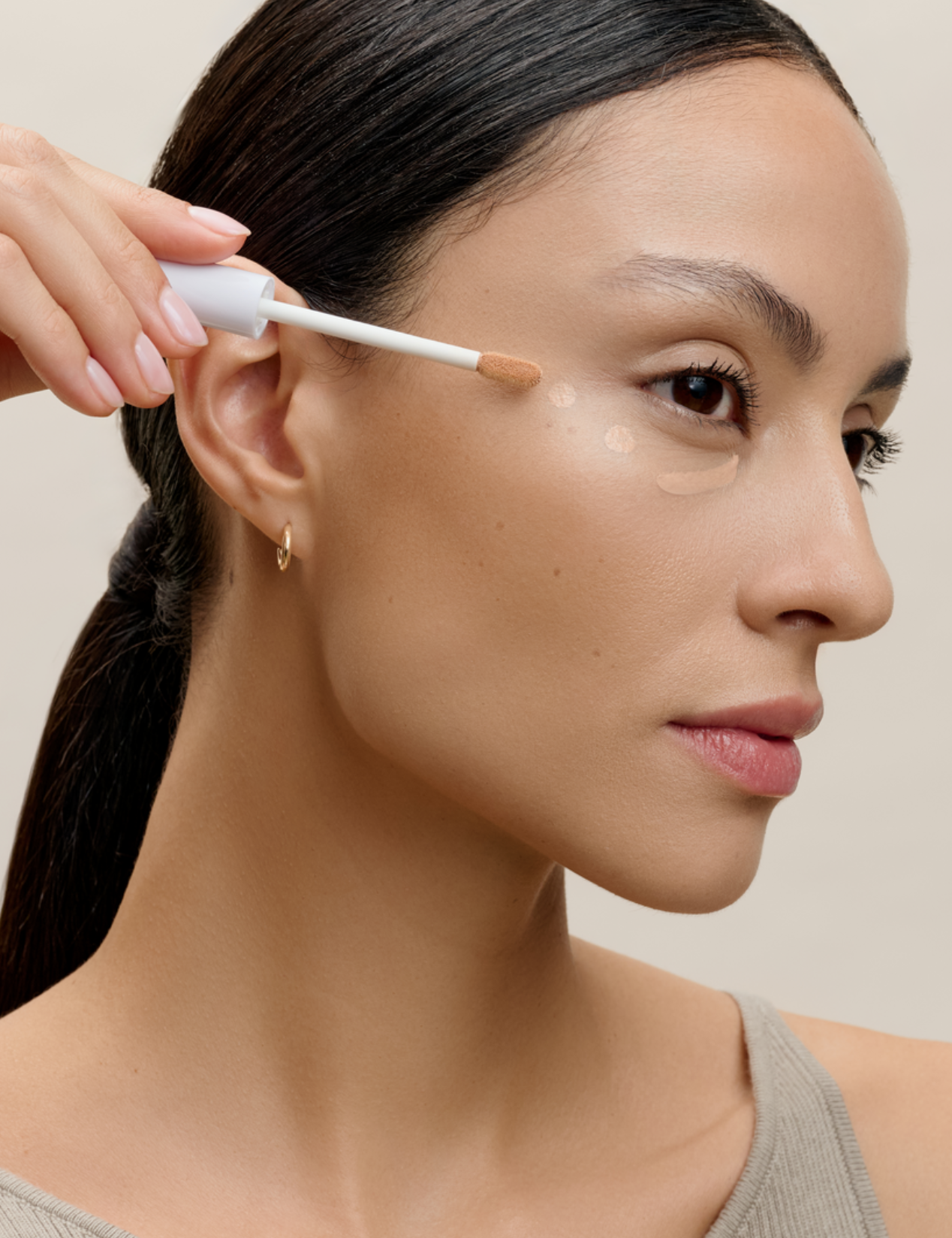 lavera Radiant Skin Concealer -Medium Sand 05- during application