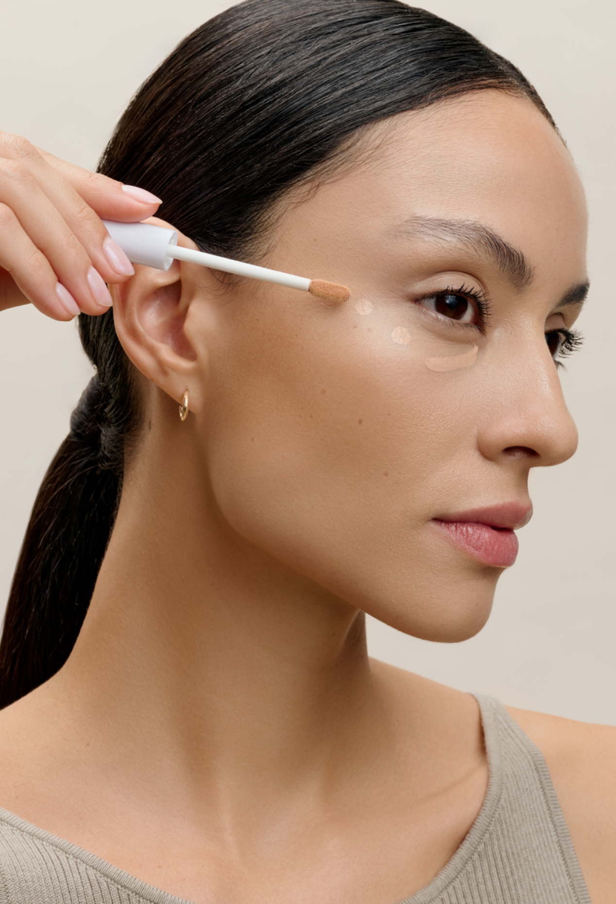 lavera Radiant Skin Concealer -Medium Sand 05- lors de l'application