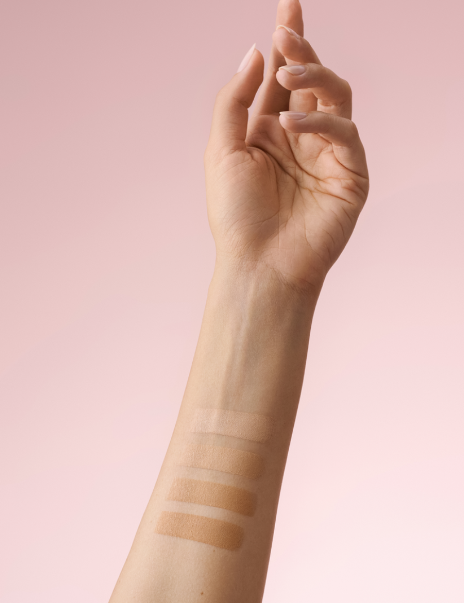 lavera Cream to Powder Foundation -Medium 1.2- lors de l'application