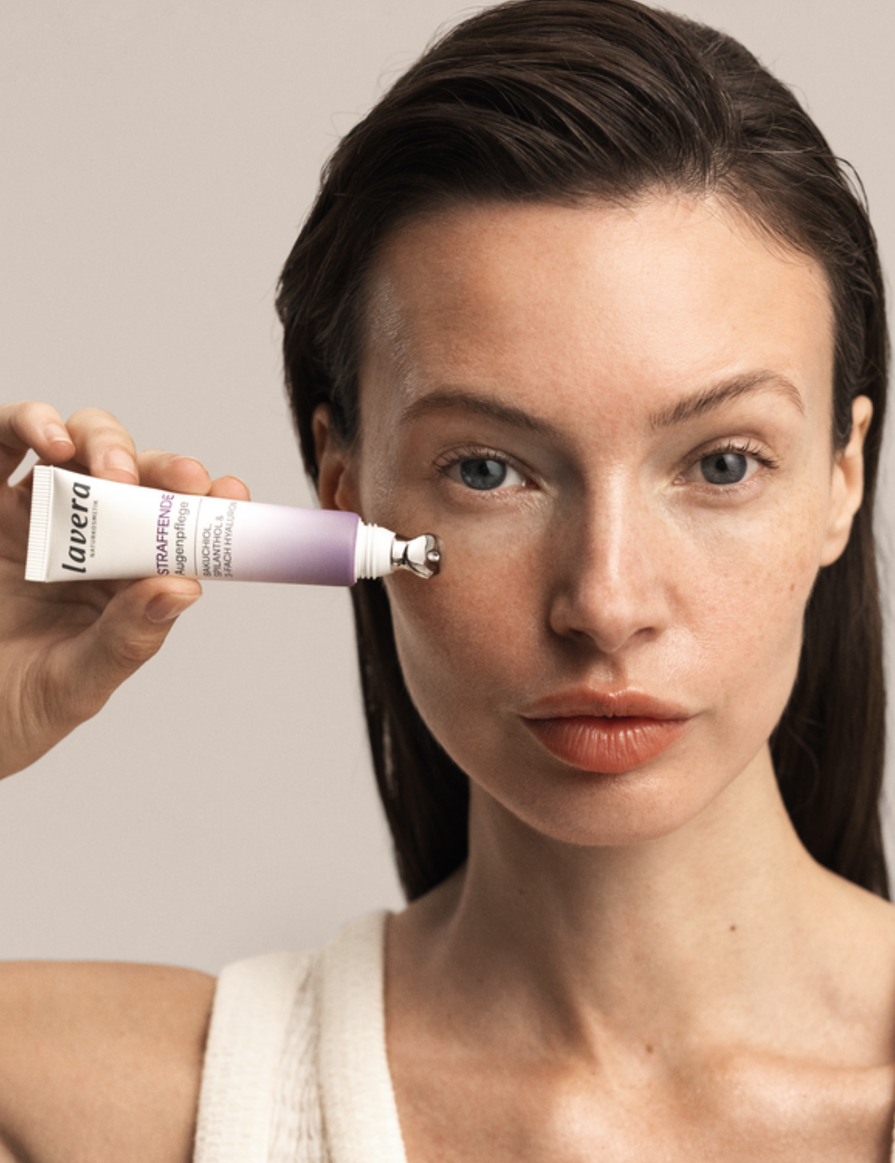 lavera Soin Contour Des Yeux Raffermissant lors de l'application