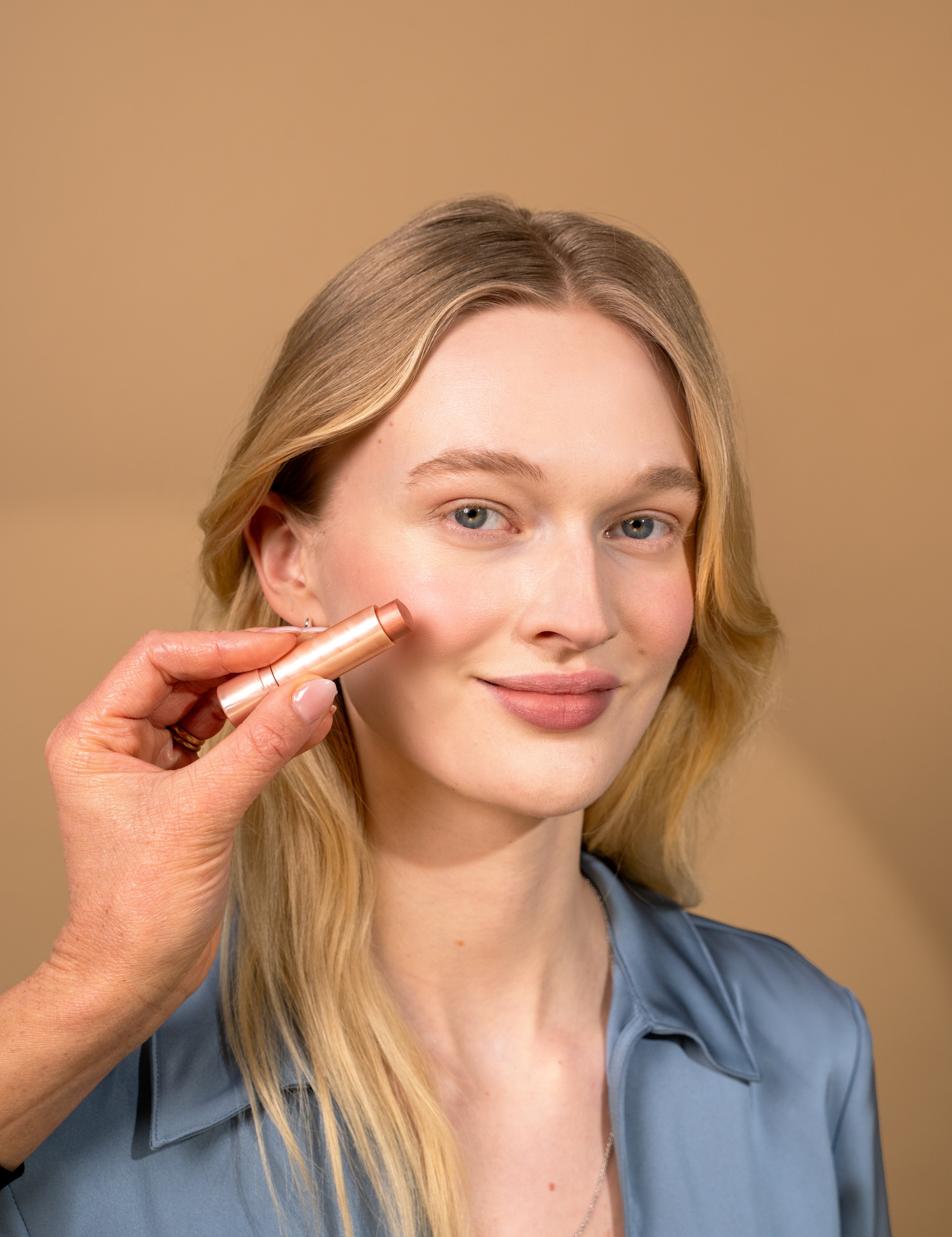 lavera Multi Balm -Sundown Gold 03- lors de l'application