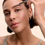 lavera Eyebrow Pencil -Brown 01- lors de l'application