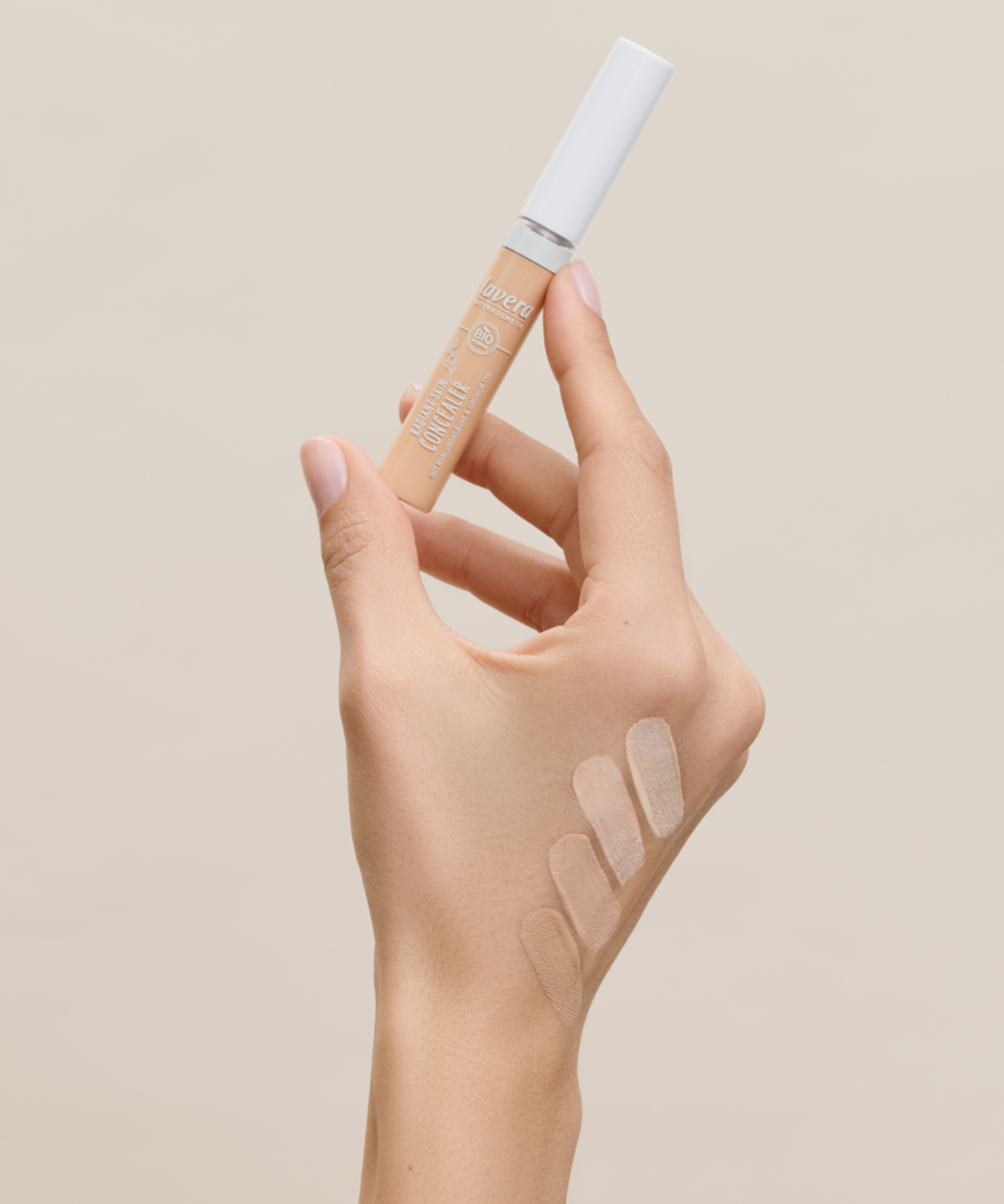 lavera Radiant Skin Concealer -Medium 03- lors de l'application