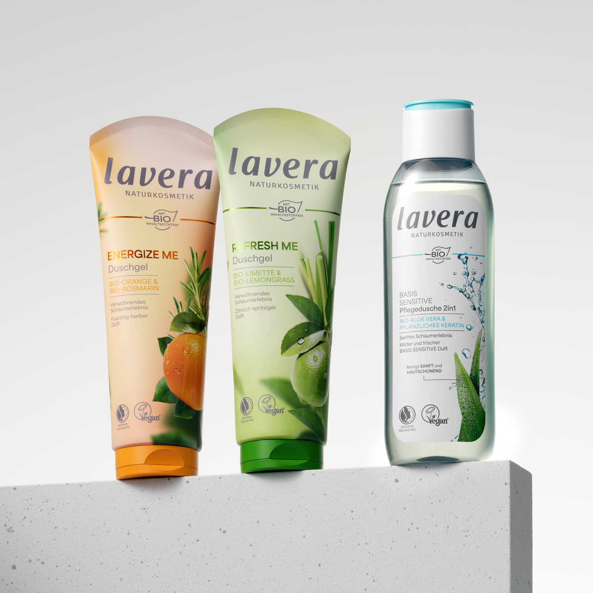 basis sensitive Pflegedusche 2in1, Energize Me und Refresh Me Duschgel nebeneinander