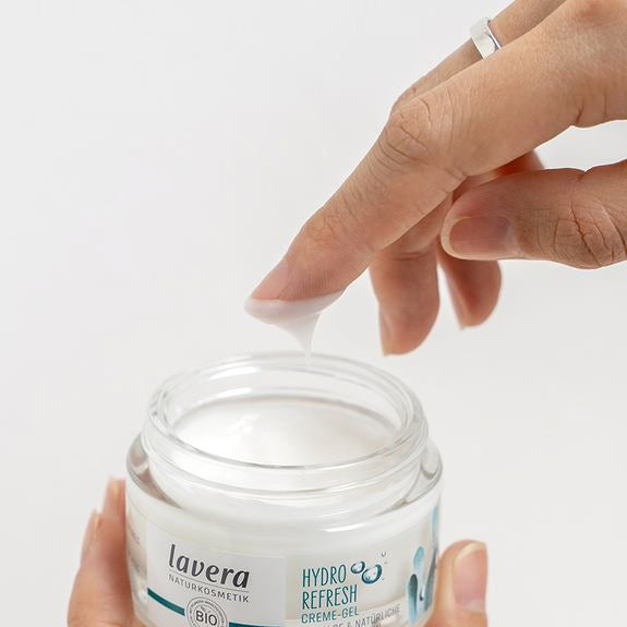 lavera Naturkosmetik hydro refresh crème en application
