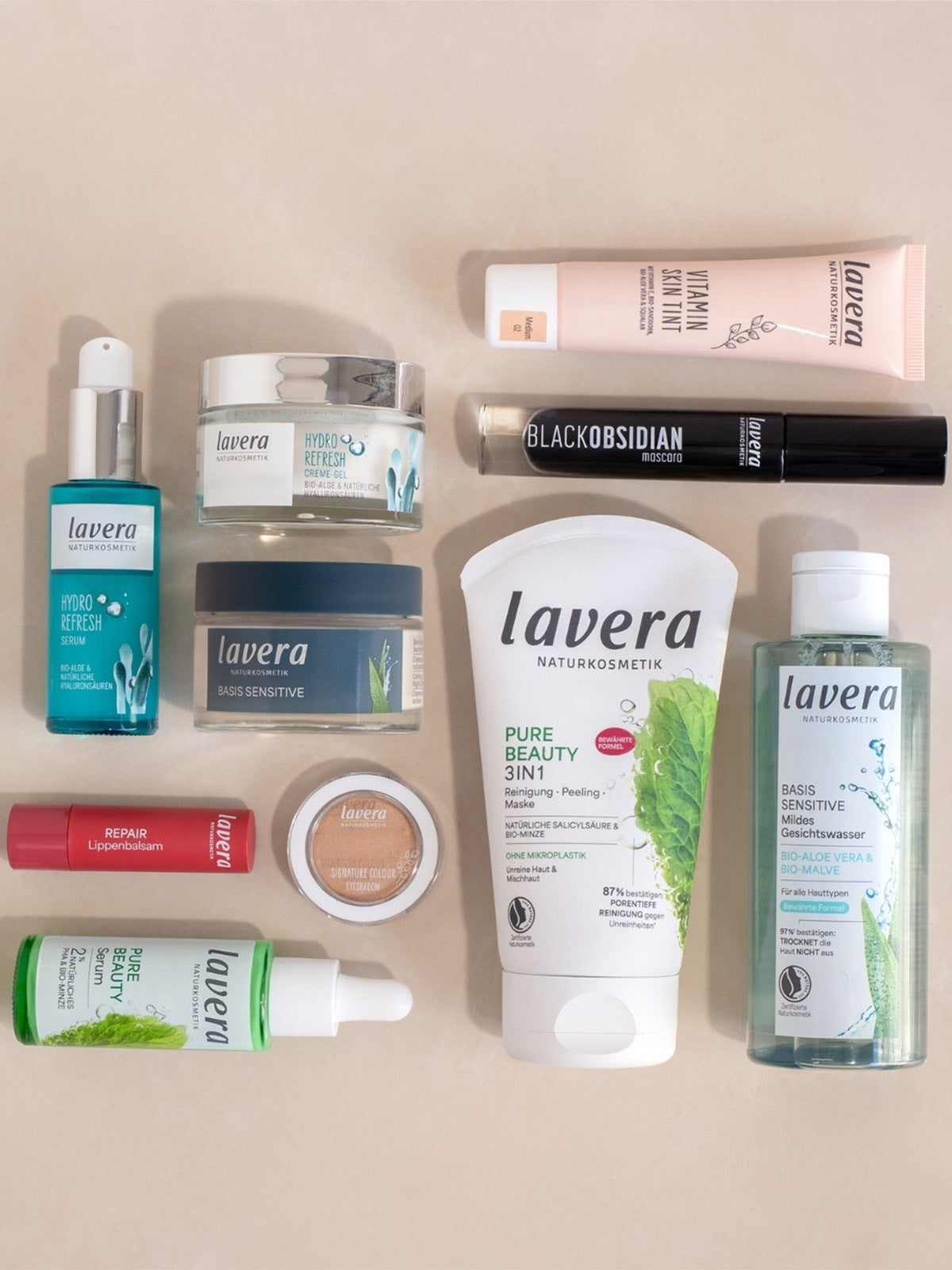 Différents produits de maquillage et de soin lavera