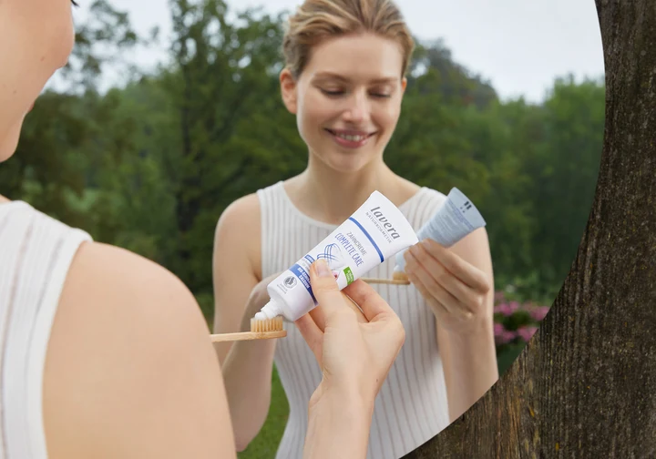 Dentifrice sans fluor en application
