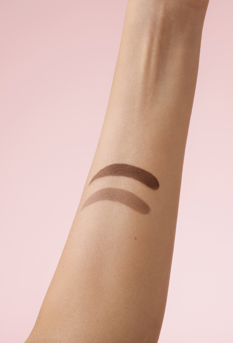 lavera Eyebrow Pencil -Blonde 02- lors de l'application