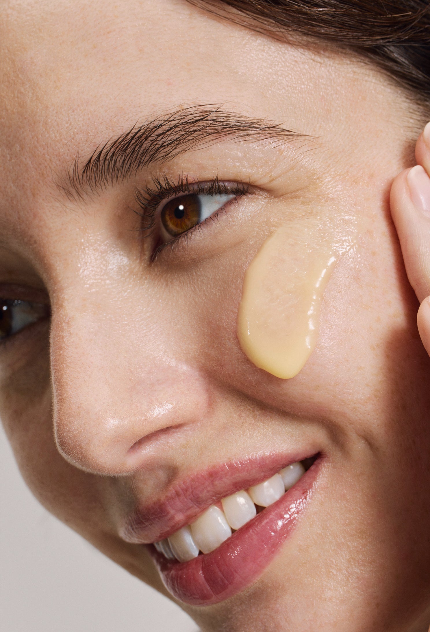 lavera Glow By Nature Vitamin C 3in1 Creme lors de l'application
