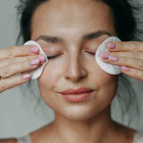 lavera Soft Eye Make-up Remover lors de l'application