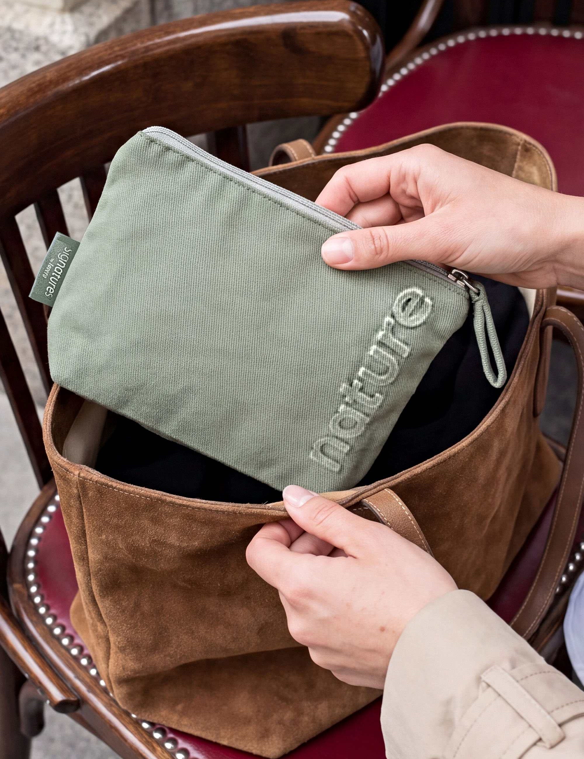lavera Trousse de toilette – Sage Green lors de l'application