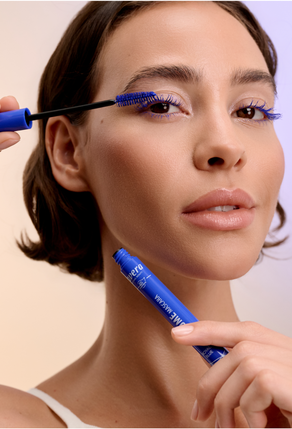 lavera Volume Mascara -Royal Blue 01- during application