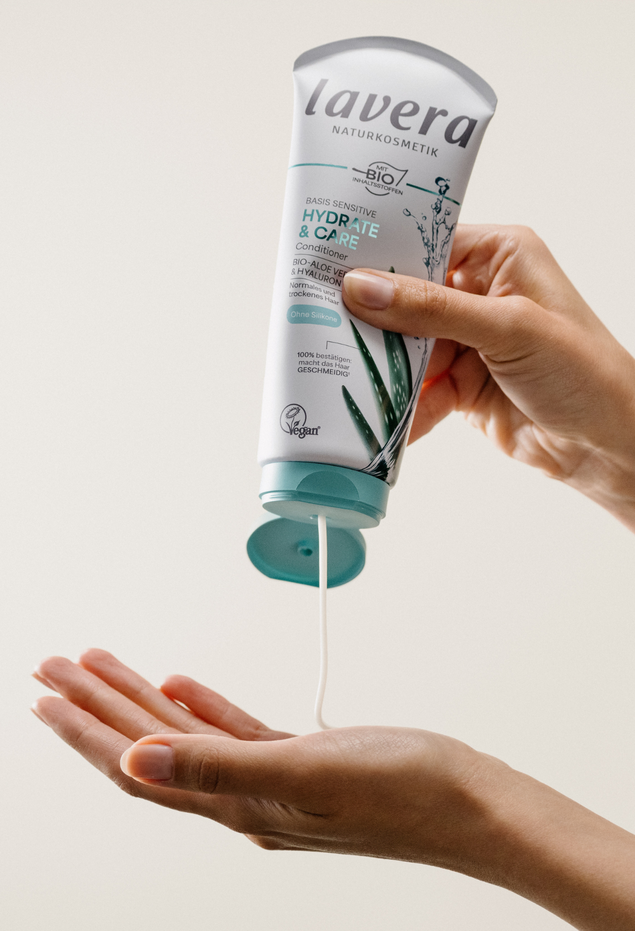 lavera Conditioner basis sensitive Hydrate & Care lors de l'application