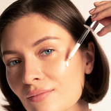 lavera Skin Longevity Sérum Protection Cellulaire lors de l'application