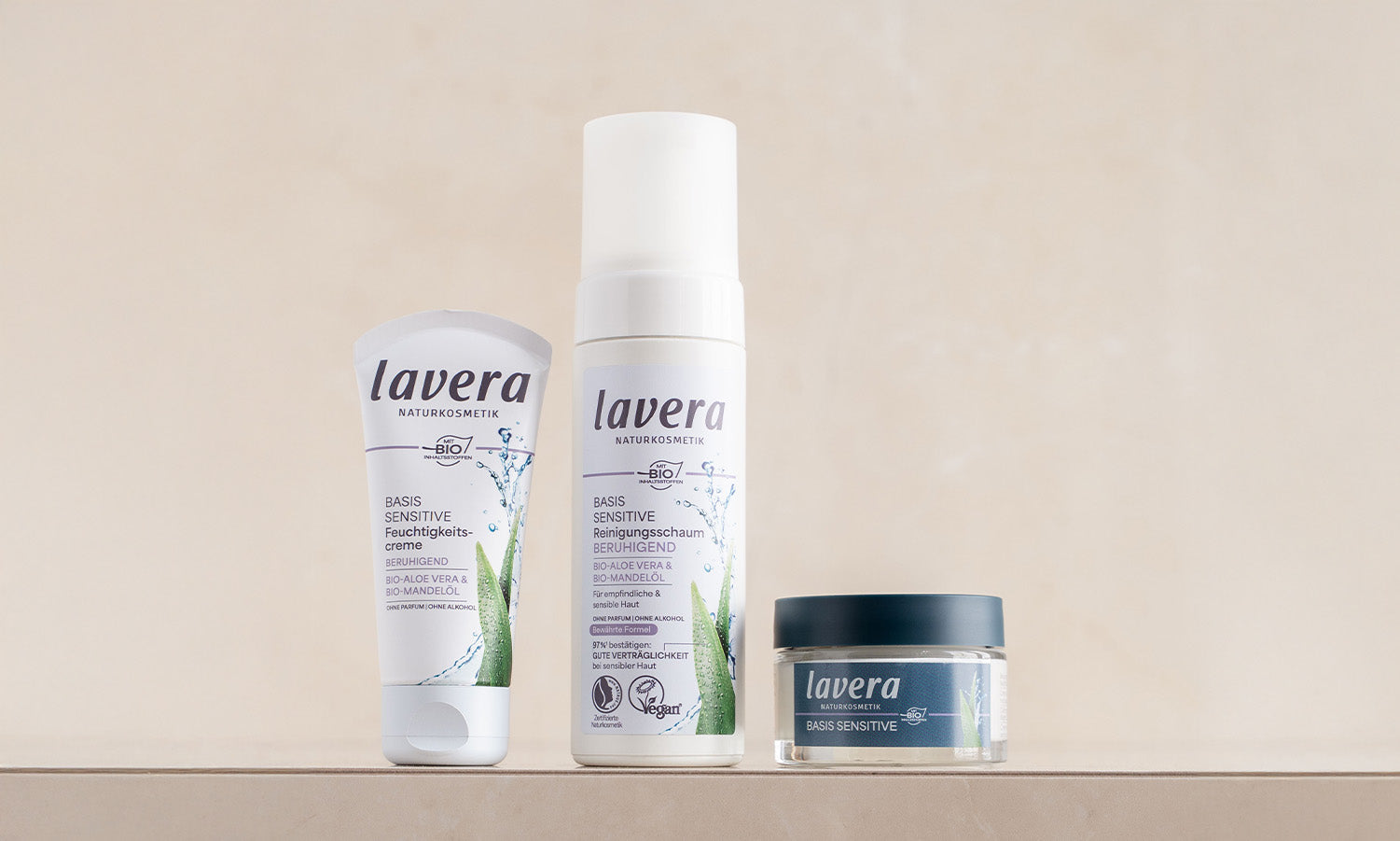 basis sensitive Mousse Nettoyante Apaisante et Crème Hydratante Apaisante côte à côte