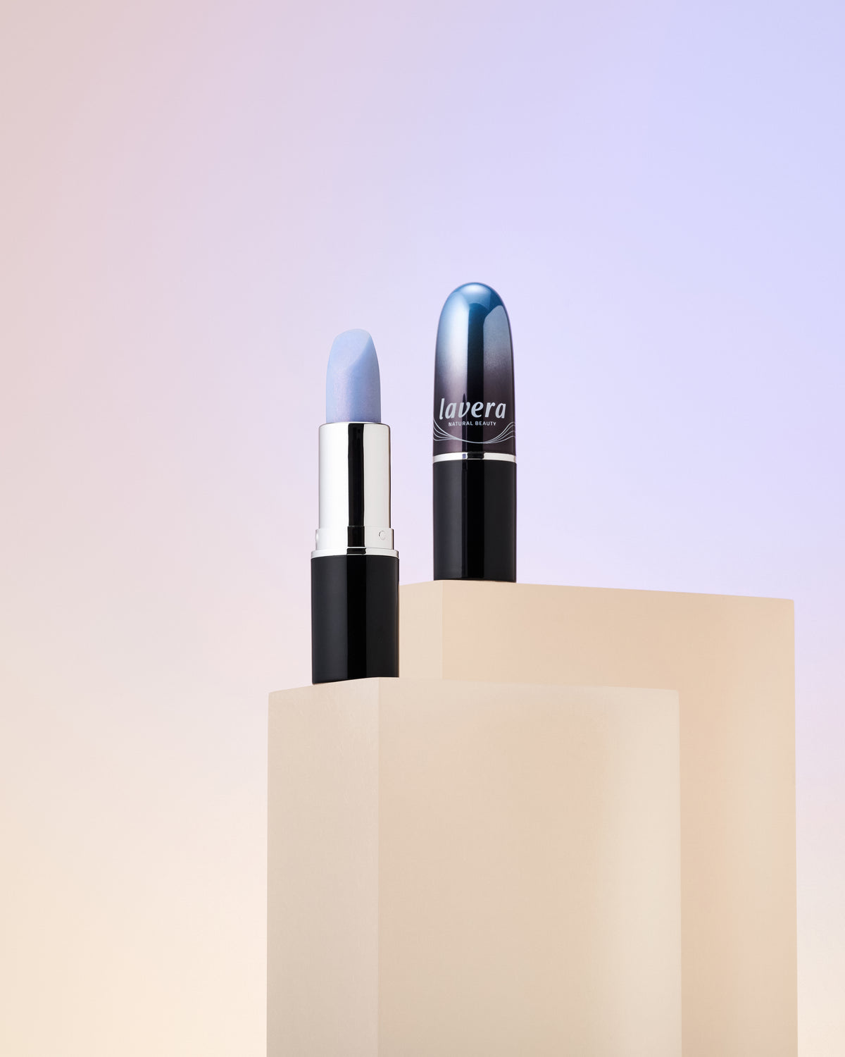lavera Tripeptide Plump Lipstick in der Anwendung