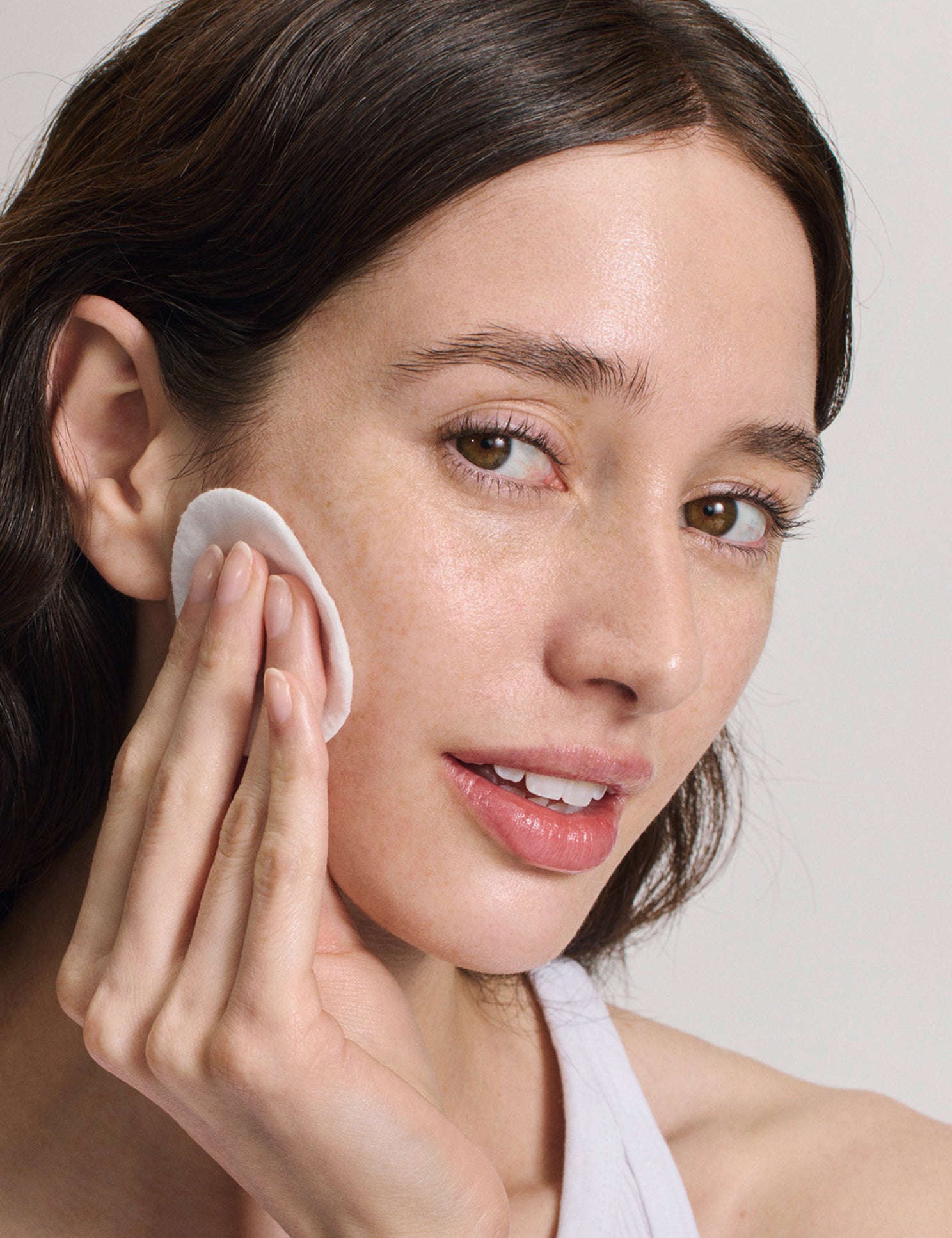 lavera Glow By Nature Lotion Exfoliante Éclat lors de l'application