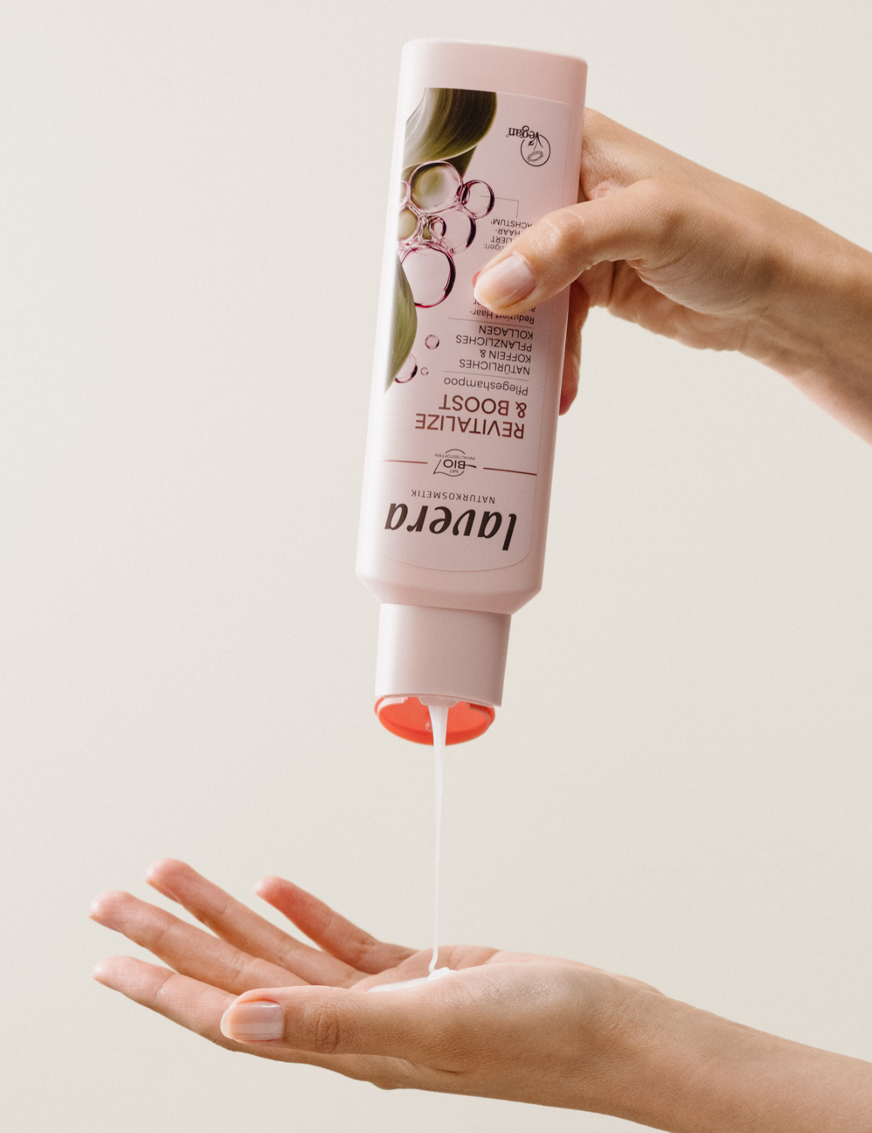 lavera Shampooing Soin Revitalize & Boost lors de l'application