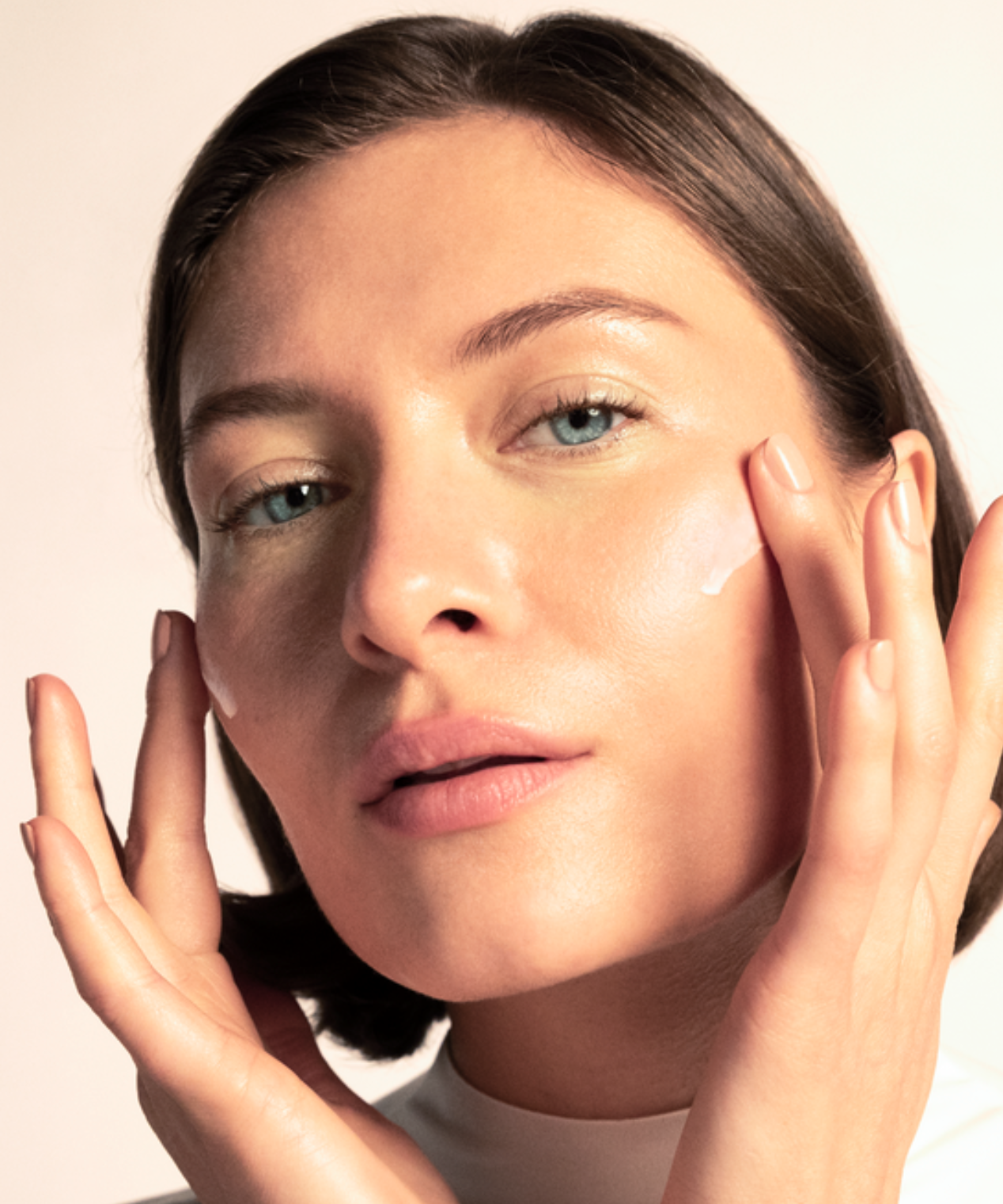 lavera Skin Longevity Nachtpflege in der Anwendung