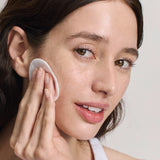 lavera Glow By Nature Liquid Illuminating Refiner lors de l'application