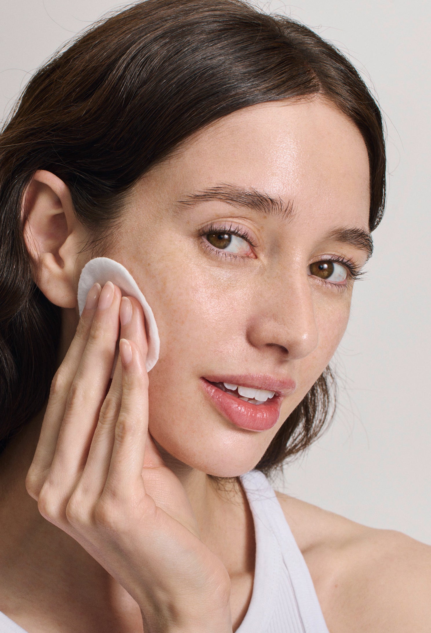lavera Glow By Nature Liquid Illuminating Refiner lors de l'application