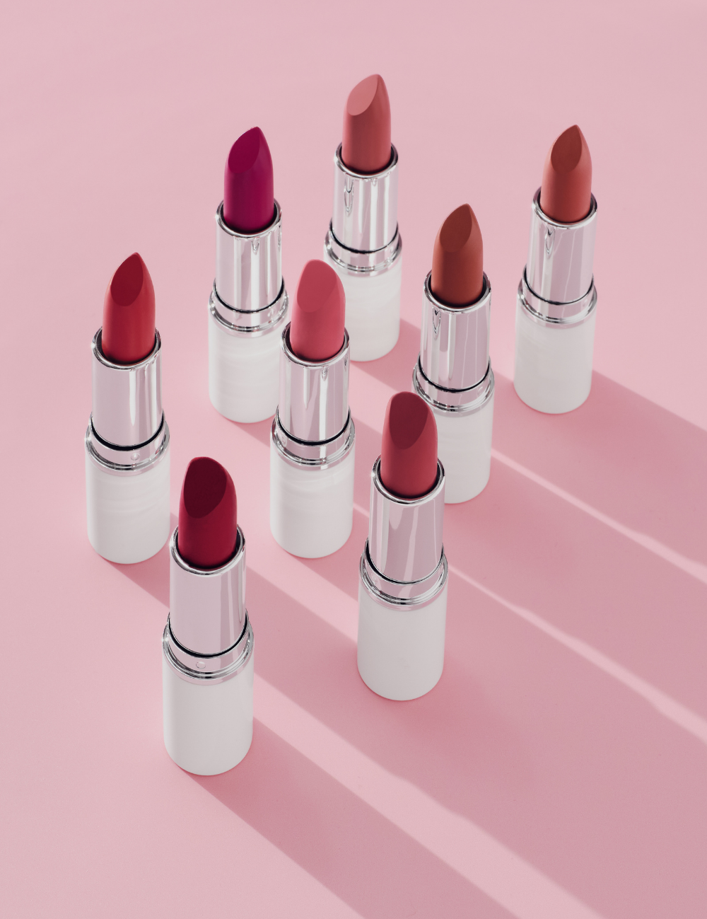 lavera Cream Glow Lipstick -Berry Red 10- lors de l'application