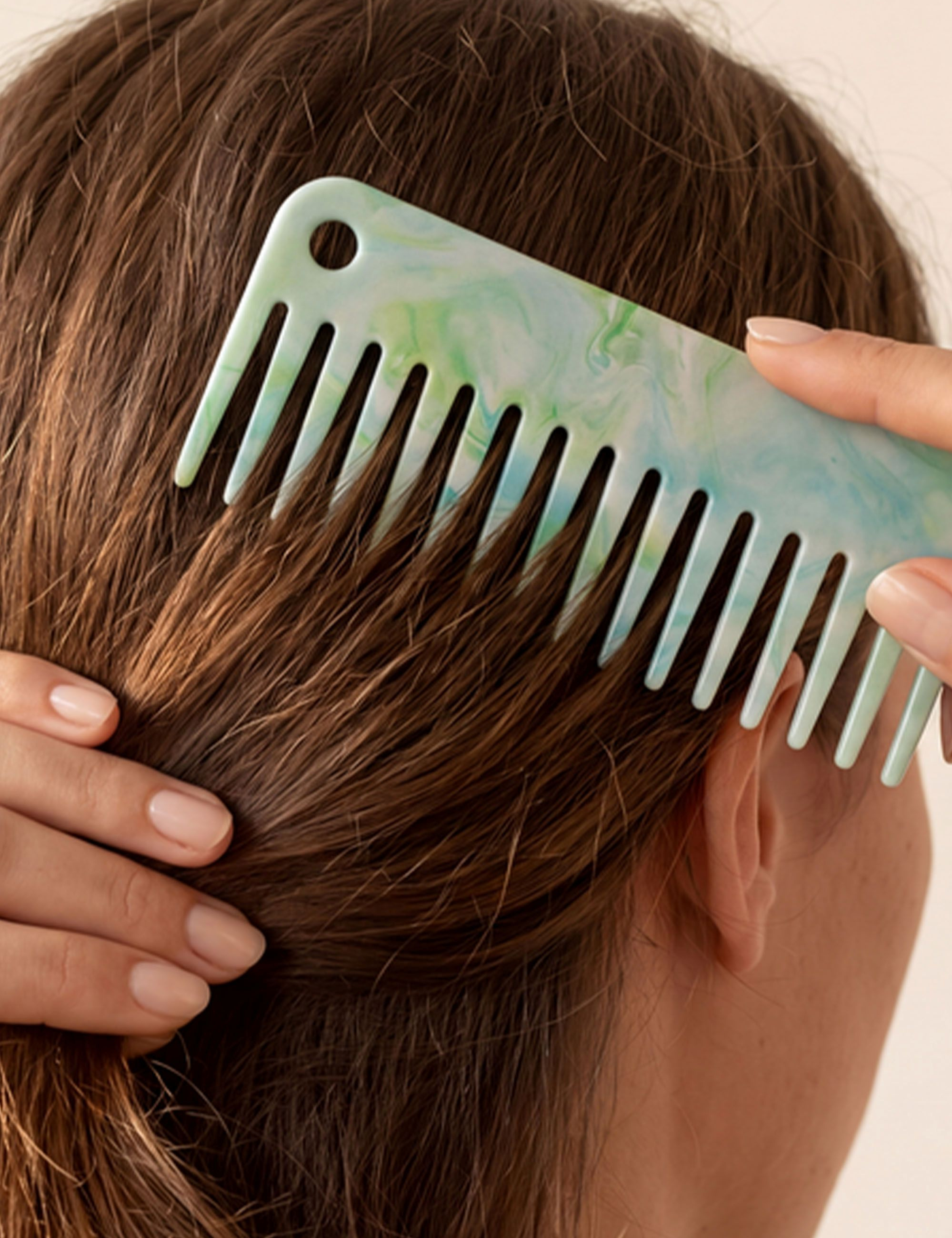 lavera Sectioning Comb – Ocean Breeze during application